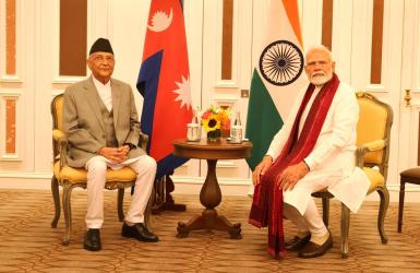 ओली र मोदीबीच बैंककमा भेटवार्ता, भेटपछि ओलीले हिन्दी र मोदीले नेपाली भाषामा गरे ट्वीट