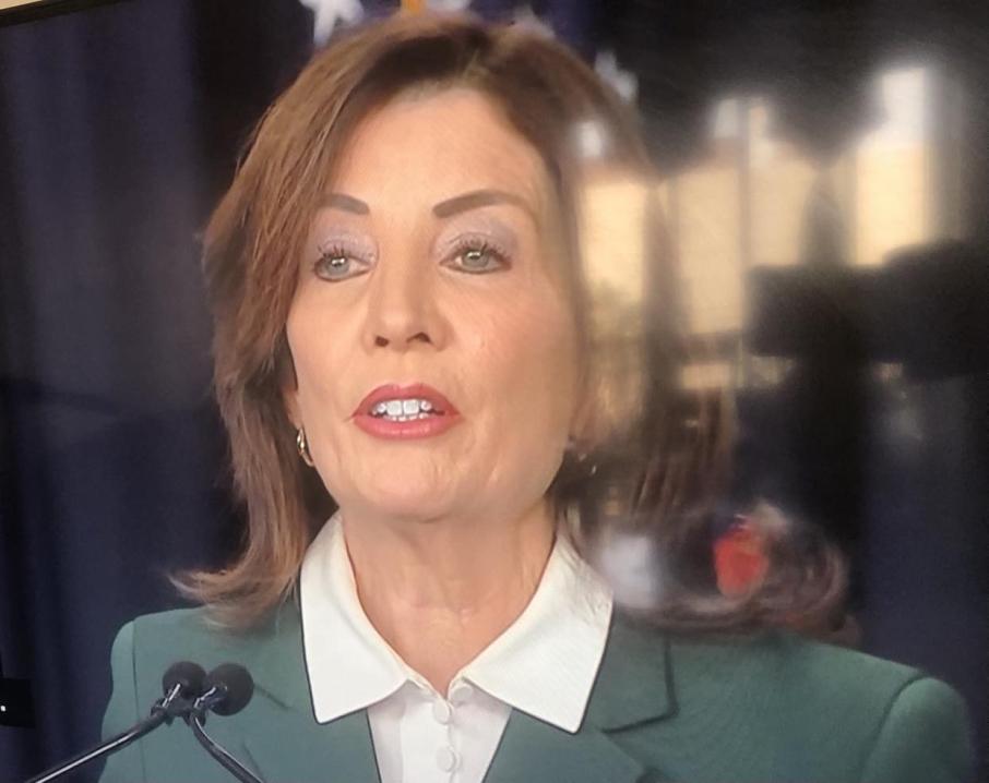 सर्वत्र विरोधकावीच म्यानहटन प्रवेश गर्ने सवारीको लागि पुनः शुल्क घोषणा