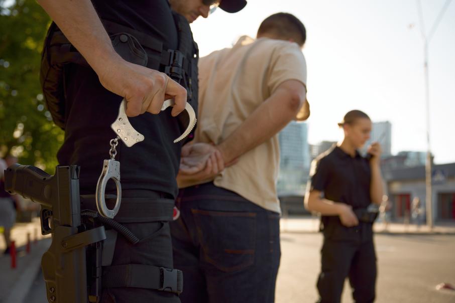 के आइसले आप्रवासी माथि निगरानी बढाउन लागेको हो?